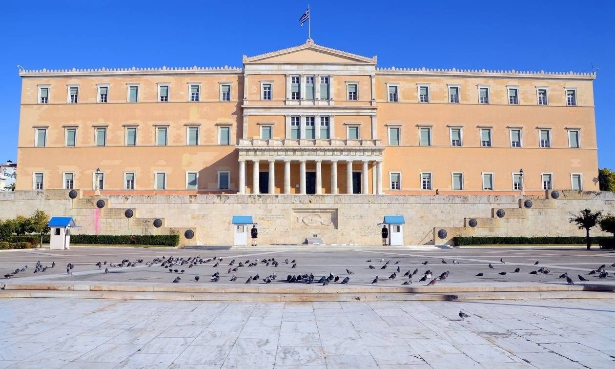 Κώστας Σημίτης: Τι σημαίνει «εθνικό πένθος» και τι ισχύει σε όλη τη χώρα