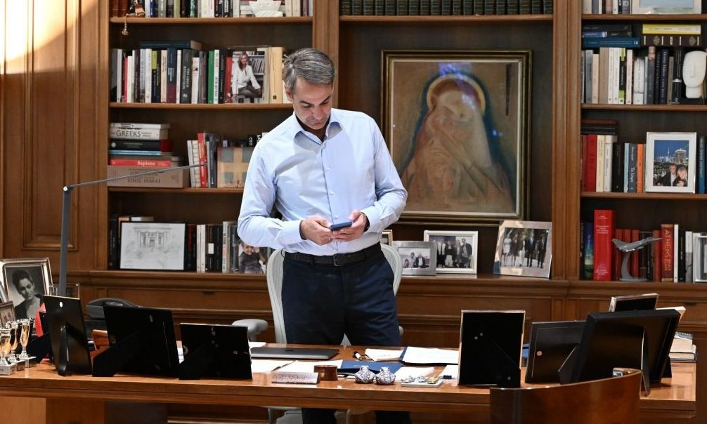 Ο Κυριάκος Μητσοτάκης επισκέφτηκε τον «Ευαγγελισμό» για να ενημερωθεί για τον Αρχιεπίσκοπο Αλβανίας