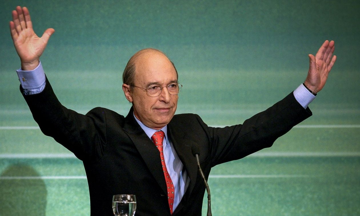 Οι 5+1 πιο αμφιλεγόμενες στιγμές του Κώστα Σημίτη: Χρηματιστήριο, Ίμια, Οτσαλάν και… Χριστόδουλος