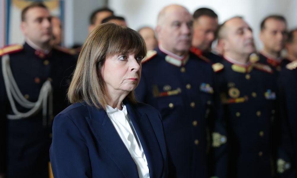 Σακελλαροπούλου: Το φως της αγάπης και της ειρήνης να διαλύσει τα σκότη που απειλούν την ανθρωπότητα