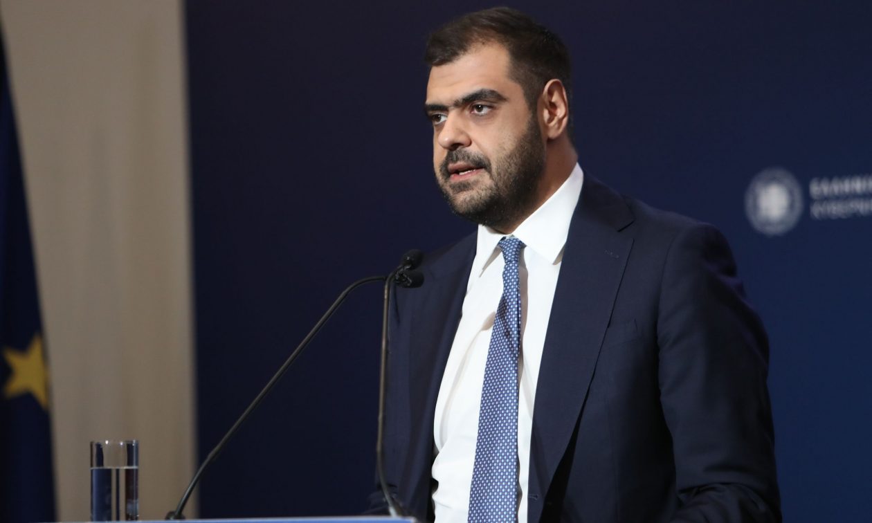 Live η ενημέρωση των πολιτικών συντακτών από τον Παύλο Μαρινάκη