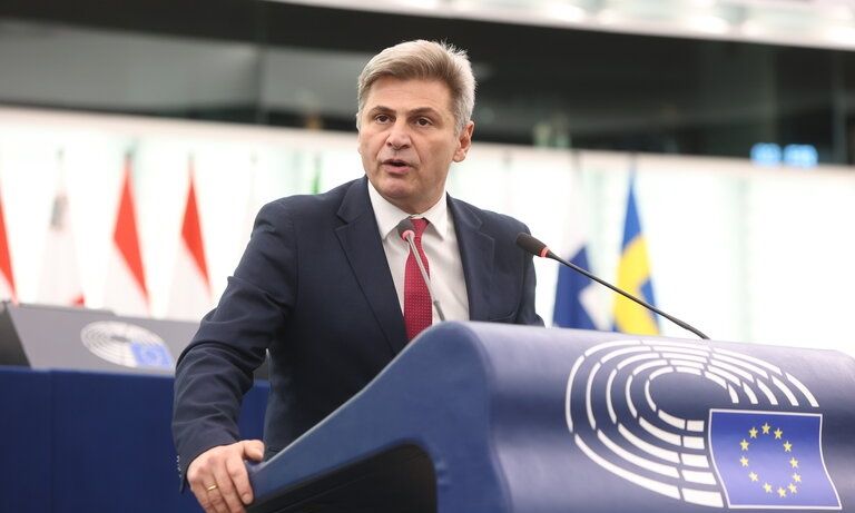 Ο ευρωβουλευτής Νίκος Φαραντούρης προτείνει «ευρωπαϊκή ΑΟΖ» και κυρώσεις κατά της Τουρκίας