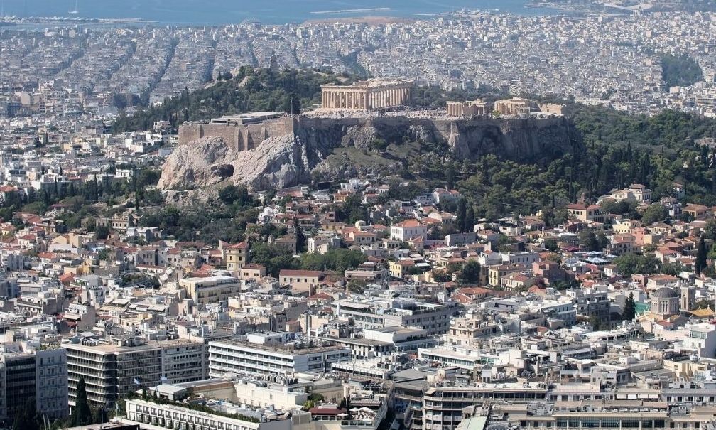 Η δυναμική της αγοράς ακινήτων το 2025- Aπό την Αθήνα στην περιφέρεια – Ποιοι και πώς αγοράζουν