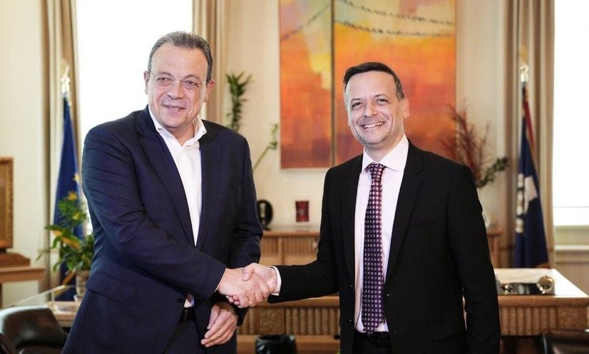 Δούκας – Φάμελλος: Συνάντηση με πολιτικό νόημα με φόντο τη μάχη με την Περιφέρεια για τα σκουπίδια