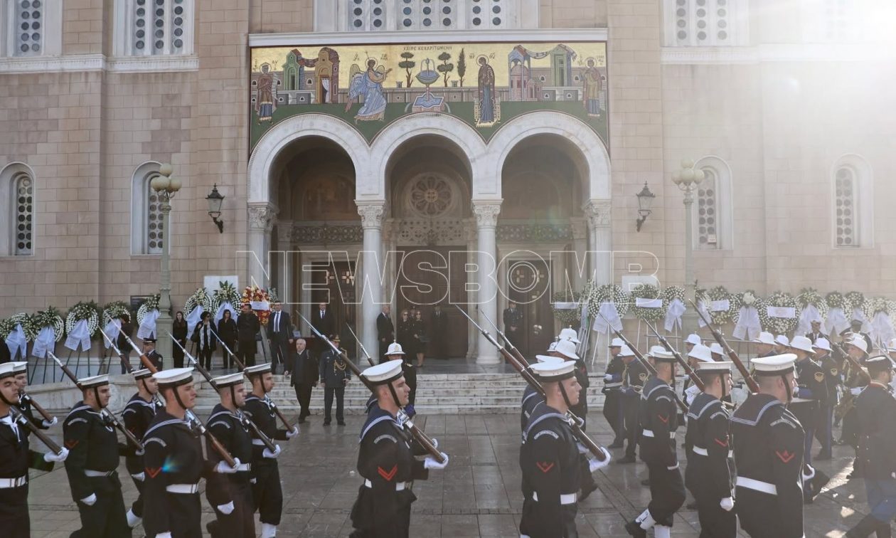 Live η κηδεία του Κώστα Σημίτη – Οι επικήδειοι, το πρωτόκολλο της νεκρώσιμης τελετής και η πομπή