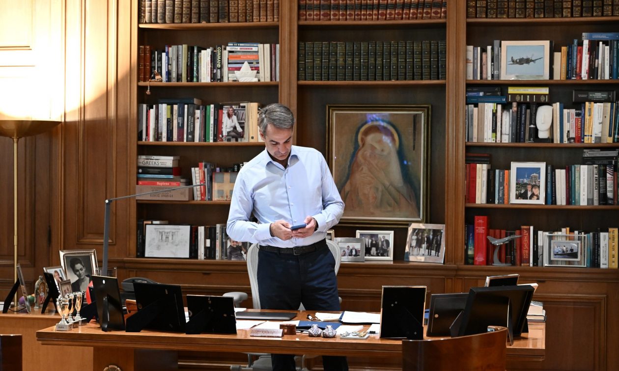 Πρόεδρος της Δημοκρατίας: Στο τραπέζι κι ο Αλέκος Παπαδόπουλος – «Κλείδωσε» η ημερομηνία ανακοίνωσης