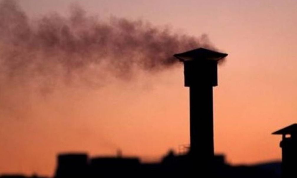 «Κίνδυνος-θάνατος» τα τζάκια: Οι επιπτώσεις σε ατμόσφαιρα και Υγεία