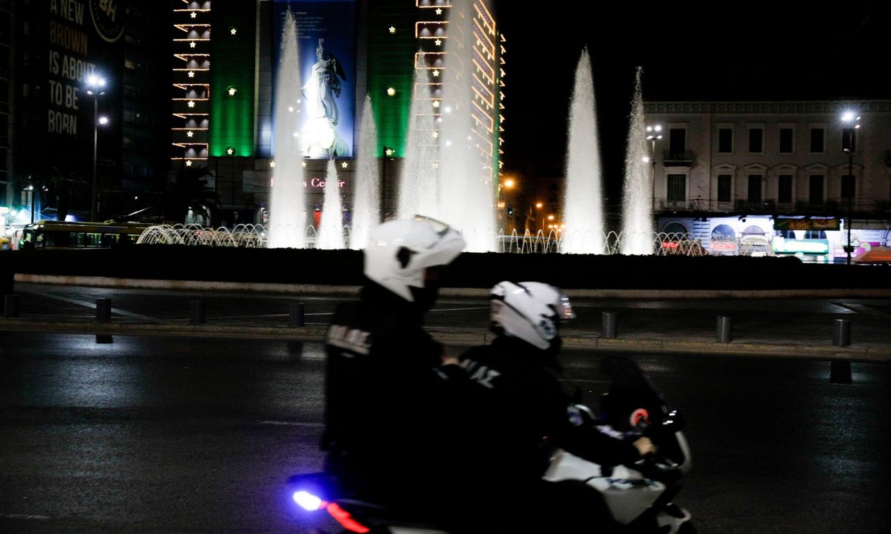 Πέντε συλλήψεις στην Αθήνα για απόπειρα ληστείας και κατοχή όπλων – Οι δύο ανήλικοι