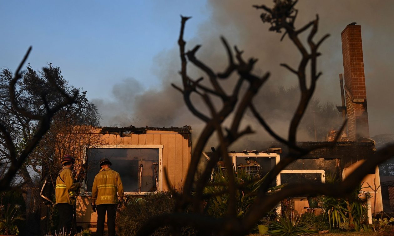 Σάντα Άνα: Οι ζεστοί και ξηροί εποχικοί άνεμοι που απειλούν το Λος Άντζελες
