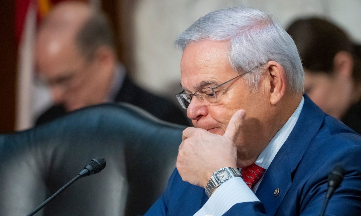 Ρόμπερτ Μενέντεζ: Ποινή κάθειρξης 15 ετών προτείνουν οι εισαγγελείς