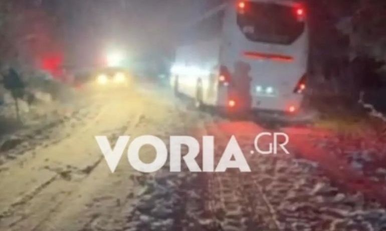 Νάουσα: Επιχείρηση απεγκλωβισμού εκδρομέων από χιονοδρομικό κέντρο