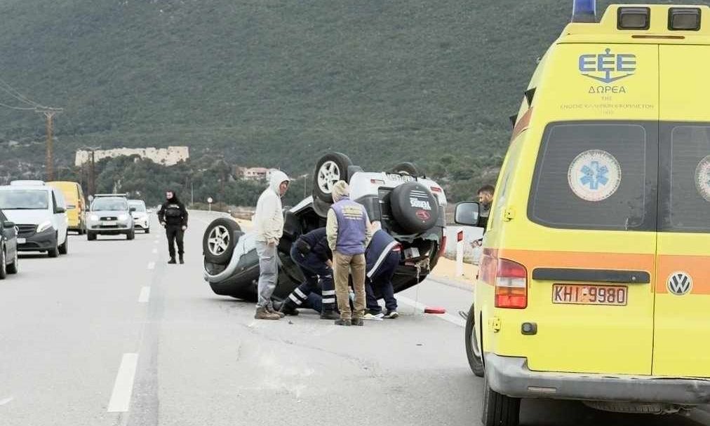 Σοβαρό τροχαίο στη Λευκάδα: Όχημα τούμπαρε και έπεσε πάνω σε άλλο όχημα