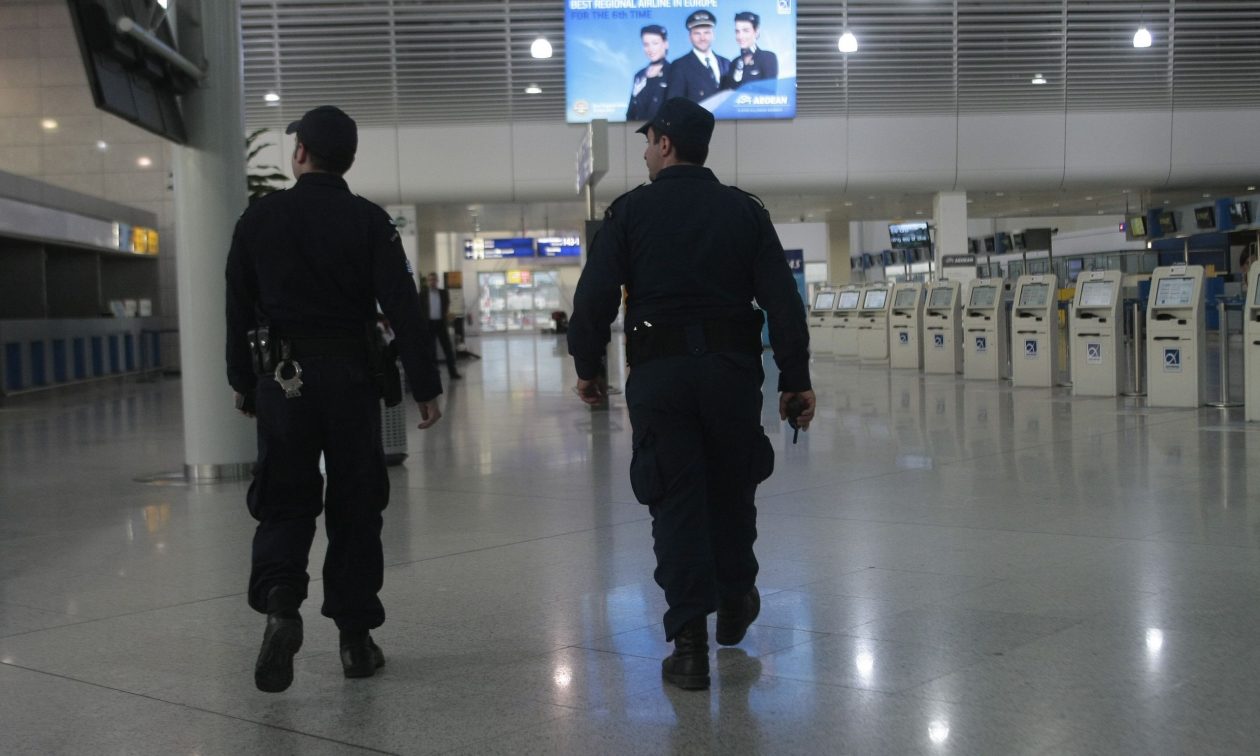 «Ελευθέριος Βενιζέλος»: Χειροπέδες σε δύο γυναίκες για κλοπές αποσκευές επιβατών