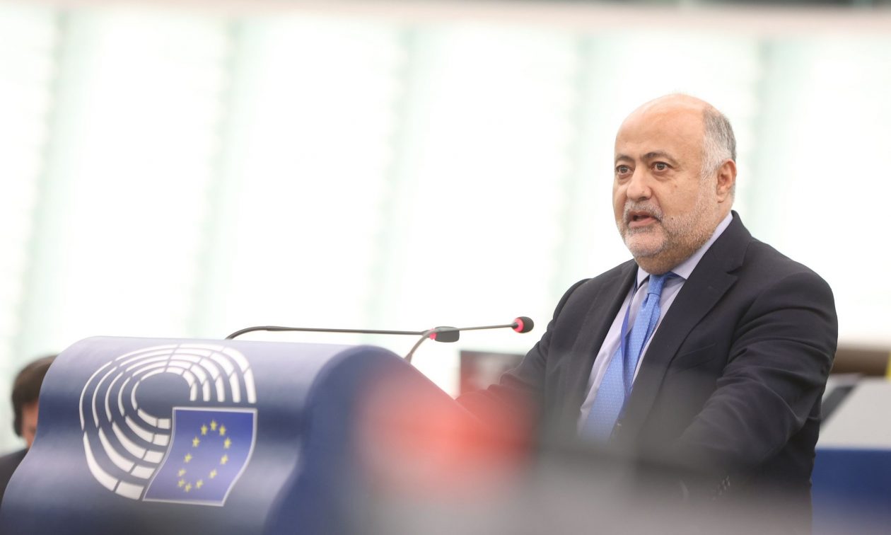 Τσιόδρας προς Κομισιόν: Χρειαζόμαστε προστασία των παιδιών από στοχευμένες διαφημίσεις στο διαδίκτυο