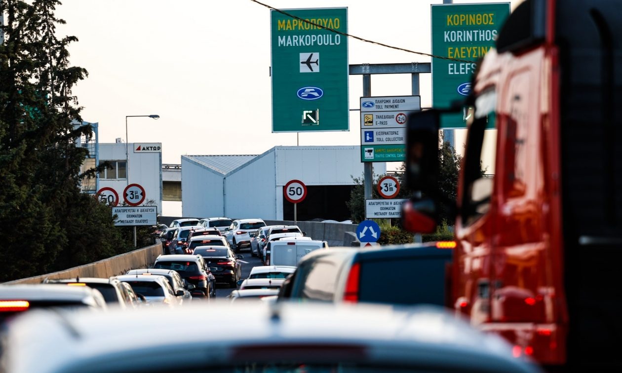 Αττική Οδός: Έπεσαν χώματα στο ύψος της Μεταμόρφωσης – Μεγάλες καθυστερήσεις