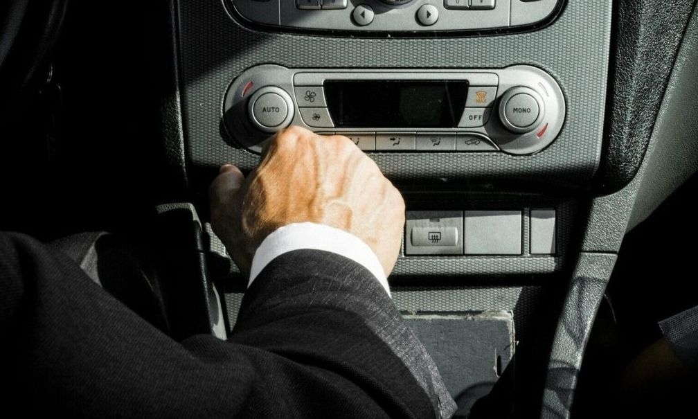Ηνωμένο Βασίλειο: Δίπλωμα οδήγησης στο κινητό – Ακολουθώντας τα βήματα της Ελλάδας