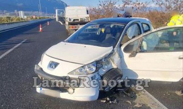 Τροχαίο ατύχημα στην εθνική οδό Αθηνών-Λαμίας: Ξαφνική αδιαθεσία της οδηγού
