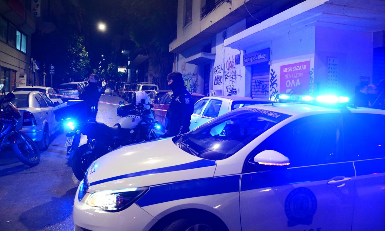 Θρίλερ στο Φάληρο: Νεκρός άνδρας μέσα σε κατάστημα τυχερών παιχνιδιών