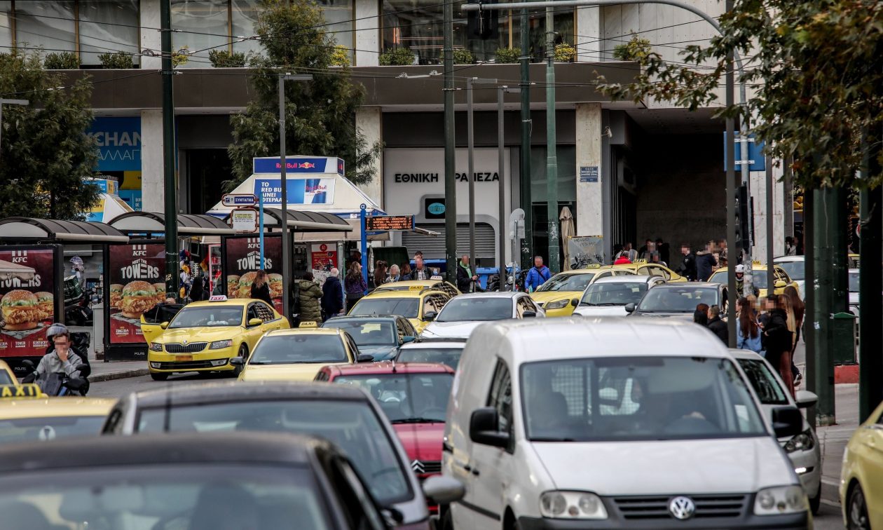 Κίνηση: Στο «κόκκινο» ο Κηφισός – Κυκλοφοριακό χάος στους δρόμους του λεκανοπεδίου