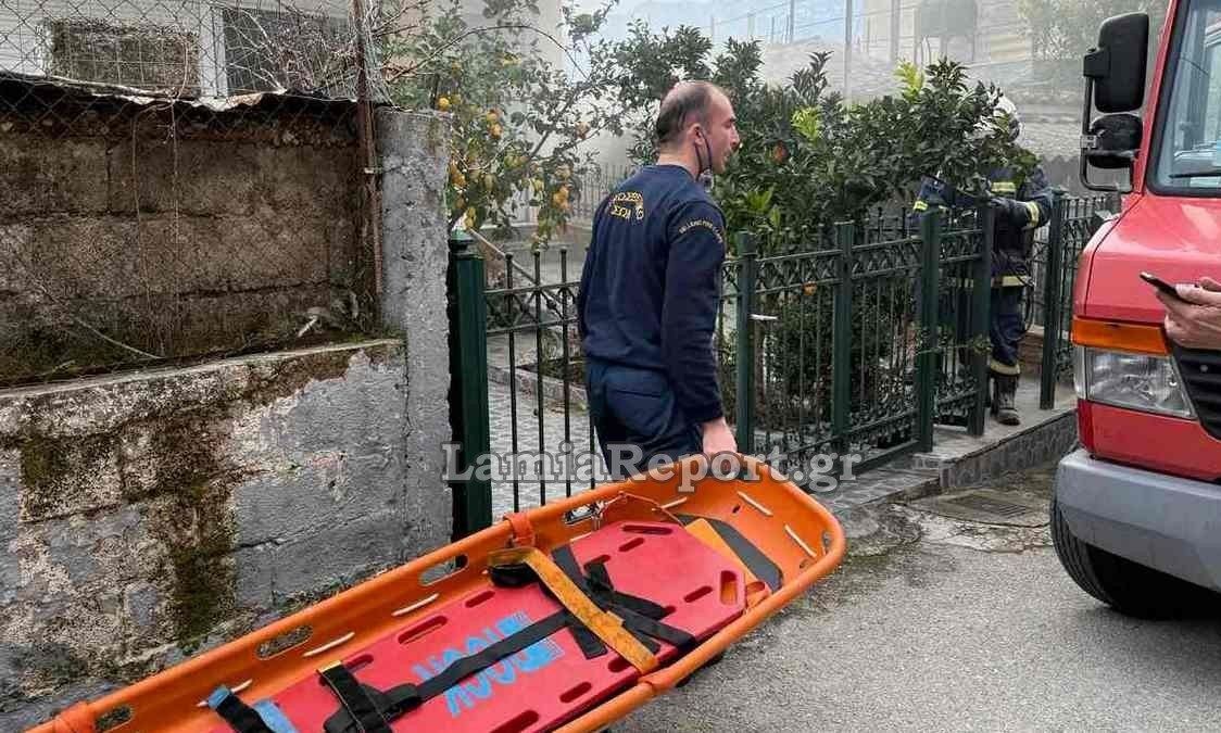 Φωτιά σε διαμέρισμα στη Λαμία – Απεγκλώβισαν νεαρό άτομο οι πυροσβέστες