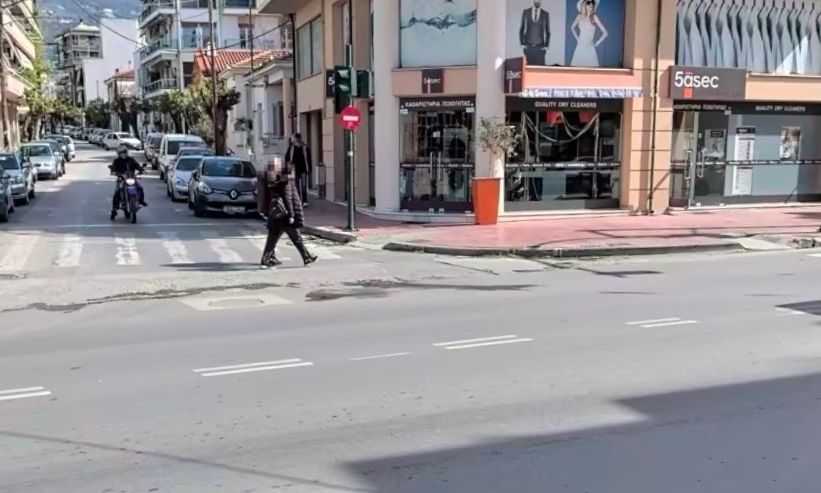 Βόλος: Σε αμόκ στη μέση του δρόμου 26χρονου- Στο αυτόφωρο ο σύντροφός της