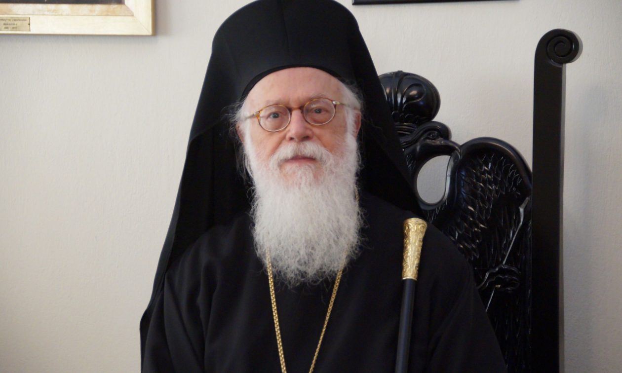 Κρίσιμες ώρες για τον Αρχιεπίσκοπο Αλβανίας Αναστάσιο – Επιδεινώθηκε η κατάσταση της υγείας του