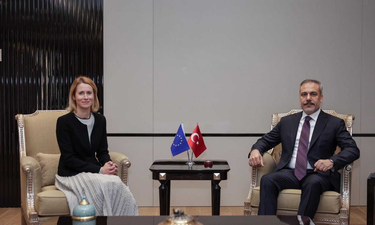 Κάλας σε Φιντάν: Το Κυπριακό και το ζήτημα της Ουκρανίας χωρίζουν την ΕΕ και την Τουρκία