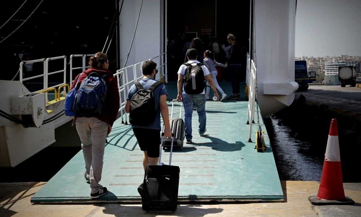 Ακτοπλοϊκά εισιτήρια: Το κυβερνητικό σχέδιο για φρένο στις αυξήσεις στα ναύλα