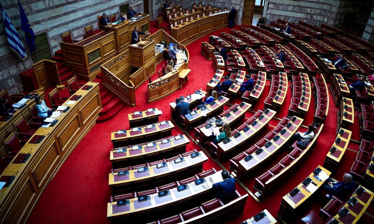 Βουλή: Ενός λεπτού σιγή στη μνήμη του Αρχιεπσκόπου Αλβανίας Αναστάσιου