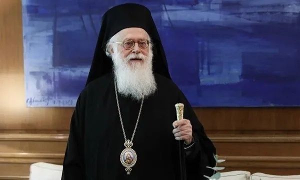 Ανδρουλάκης για Αρχιεπίσκοπο Αναστάσιο: Συνέβαλε καθοριστικά στις ελληνοαλβανικές σχέσεις