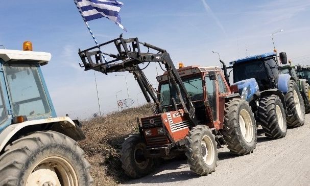 Αγρότες στους δρόμους: Στον κόμβο Μαλγάρων βγήκαν με τα τρακτέρ