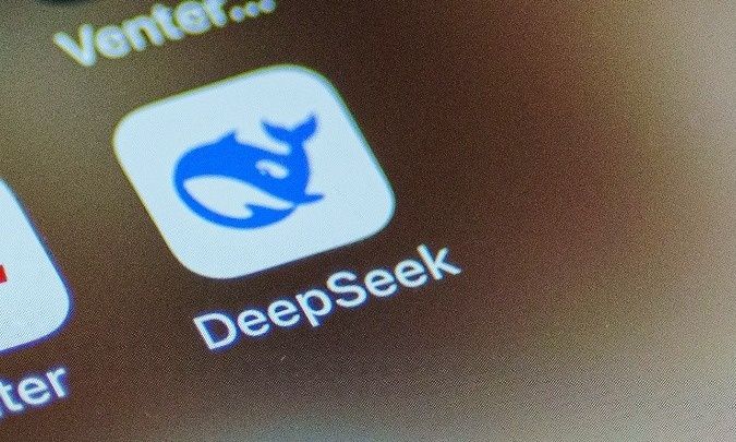 DeepSeek: Θύμα κυβερνοεπίθεσης έπεσε η εταιρία που «απειλεί» το ChatGPT