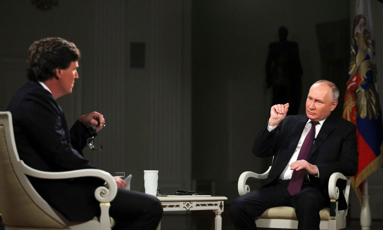 Τάκερ Κάρλσον: Η κυβέρνηση Μπάιντεν προσπάθησε να σκοτώσει τον Πούτιν