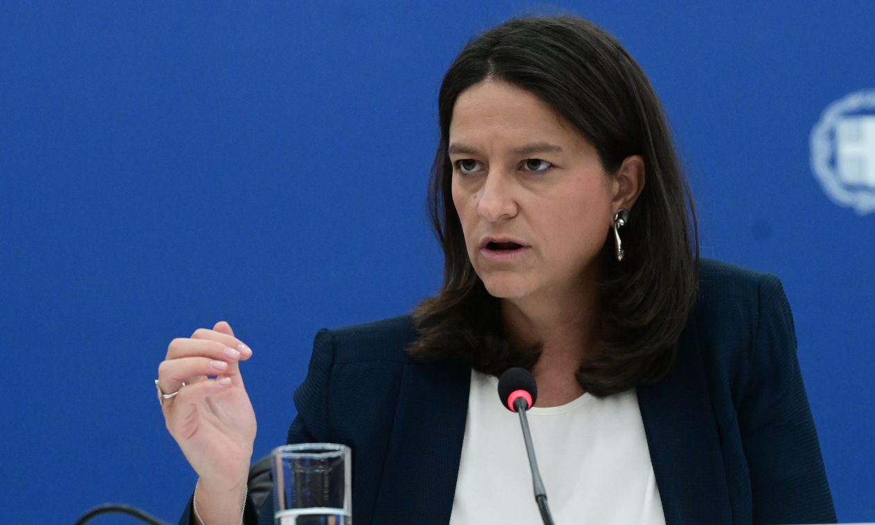 Κόντρα ΓΣΕΕ – Κεραμέως για τον κατώτατο μισθό