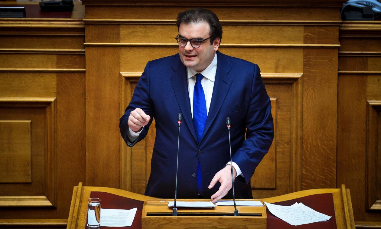 Πιερρακάκης από Βουλή: Μεγάλη κατάκτηση η σύμβαση για τα Δημόσια Ωνάσεια Σχολεία