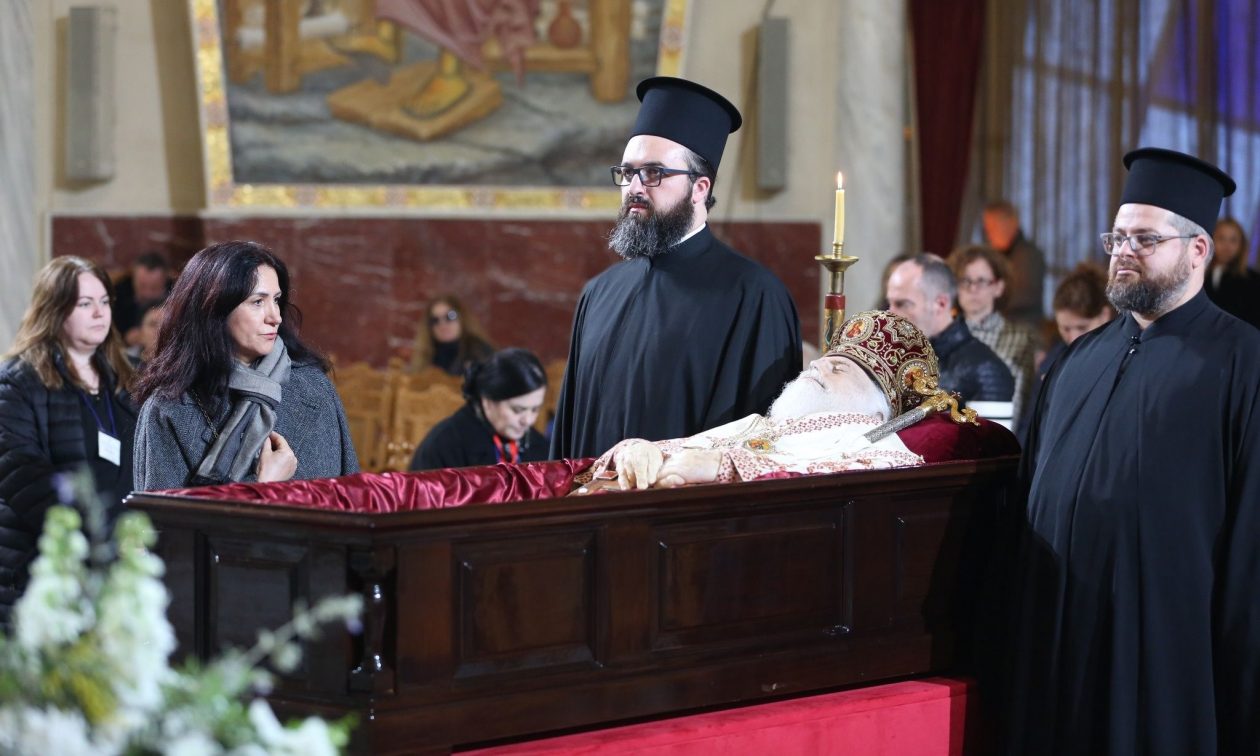 Αρχιεπίσκοπος Αλβανίας Αναστάσιος: Κοσμοσυρροή στο λαϊκό προσκήνυμα – Αύριο η εξόδιος ακολουθία