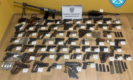 Συνελήφθη Τούρκος ανοιχτά της Αλεξανδρούπολης, με δεκάδες όπλα στο σκάφος του