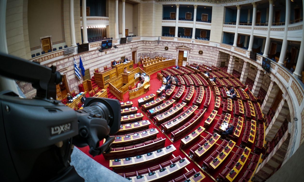 Τέμπη: Ο ΣΥΡΙΖΑ στηρίζει την πρόταση δυσπιστίας του ΠΑΣΟΚ – Αναβρασμός στο «τρίγωνο» με ΝεΑρ