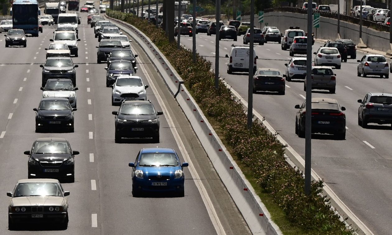 Κίνηση: Κυκλοφοριακό χάος σε Κηφισό και Κηφισίας – Χαμηλές ταχύτητες στην Αττική Οδό