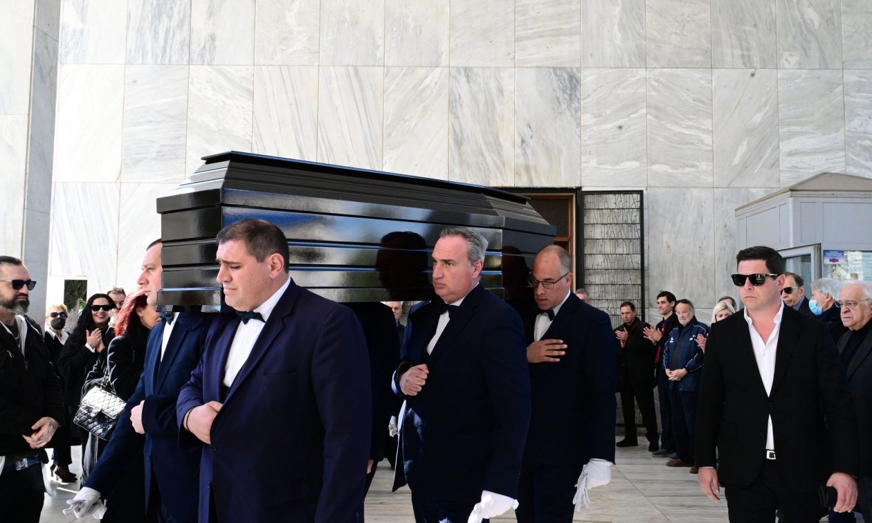 Δημήτρης Κολλάτος: Συγγνείς και φίλοι είπαν το τελευταίο αντίο στον γνωστό σκηνοθέτη