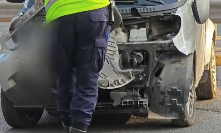 Σοβαρό τροχαίο με τραυματισμό δικυκλιστή στη Σπύρου Λούη – Δείτε εικόνες