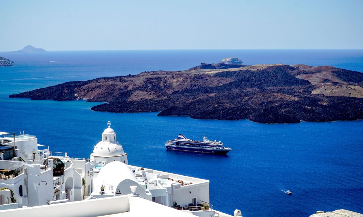 Σαντορίνη: Ταξιδιωτική οδηγία από το βρετανικό υπουργείο Εξωτερικών για τους σεισμούς