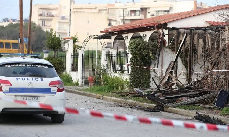 Θεσσαλονίκη – Άγρια δολοφονία:Τον χτύπησε με ξύλο στο κεφάλι, τον έλουσε με οινόπνευμα και τον έκαψε