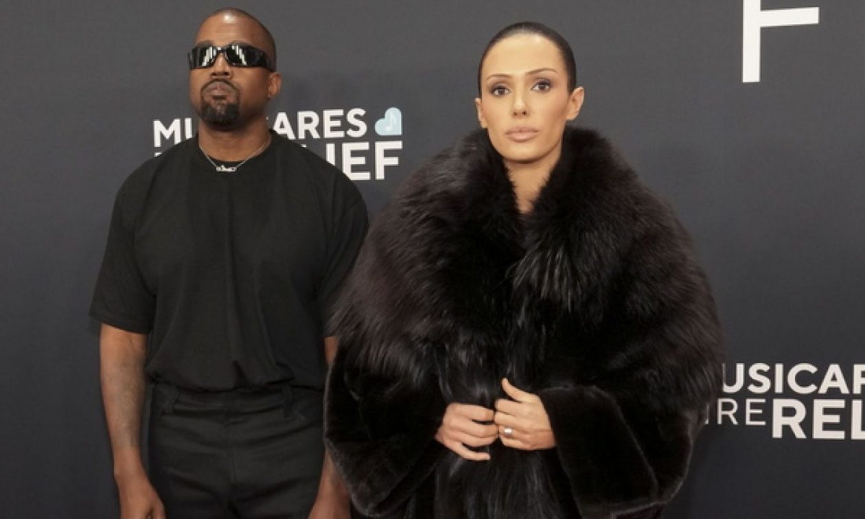 Bianca Censori: Εμφανίστηκε γυμνή στο κόκκινο χαλί των Grammy – Γιατί την έδιωξαν από την τελετή