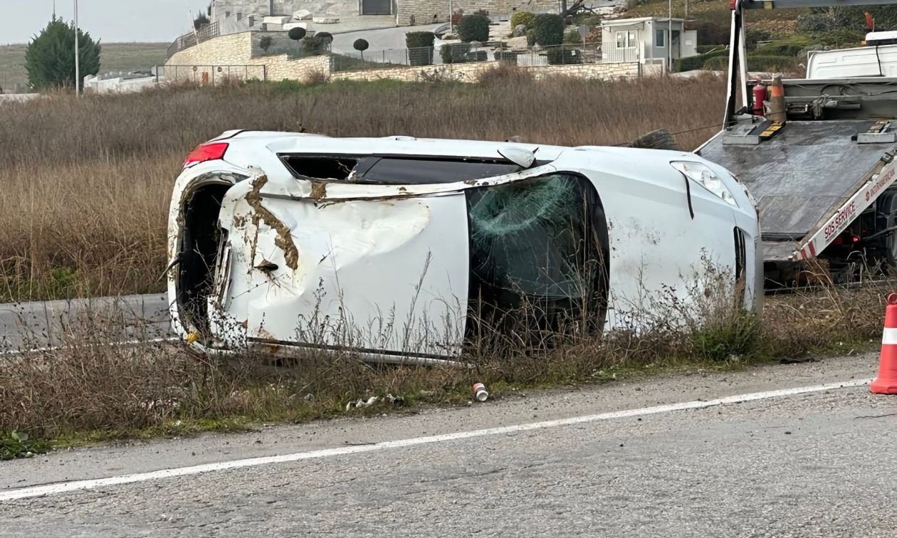 Τροχαίο με ανατροπή αυτοκινήτου στην Εθνική οδό Λάρισα – Τρικάλων