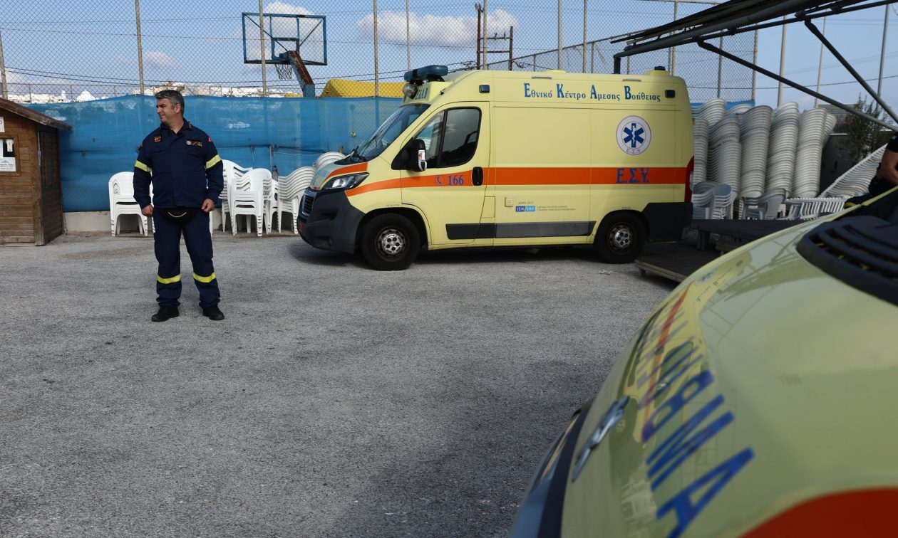 Σαντορίνη: «Γίνονται κατολισθήσεις, ο κόσμος φεύγει, κοιμούνται στα αυτοκίνητα», λένε στο Newsbomb