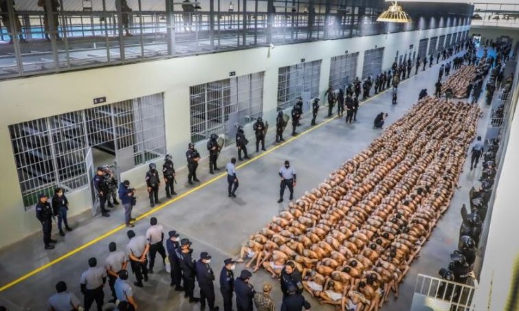 Ελ Σαλβαδόρ: Θα δέχεται εγκληματίες των ΗΠΑ και απελαθέντες μετά από συμφωνία με τις ΗΠΑ