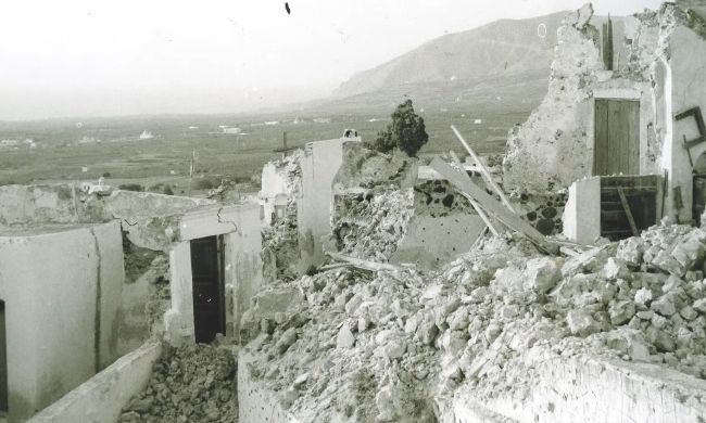 «Τρόμος, σκόνη, ουρλιαχτά και βοή», θυμάται ο πατέρας Θωμάς για τον σεισμό του 1956