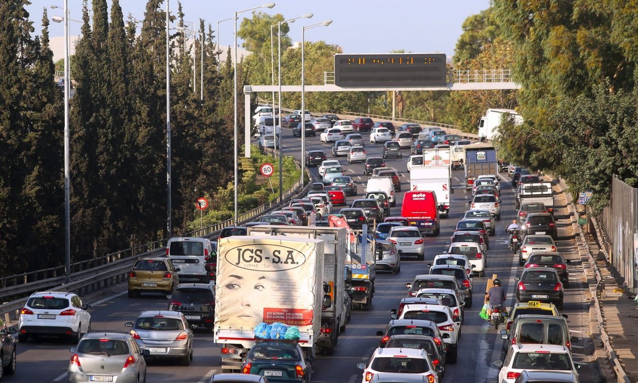 Κίνηση: Κυκλοφοριακό χάος σε Κηφισό και Κηφισίας – Χαμηλές ταχύτητες στην Αττική Οδό