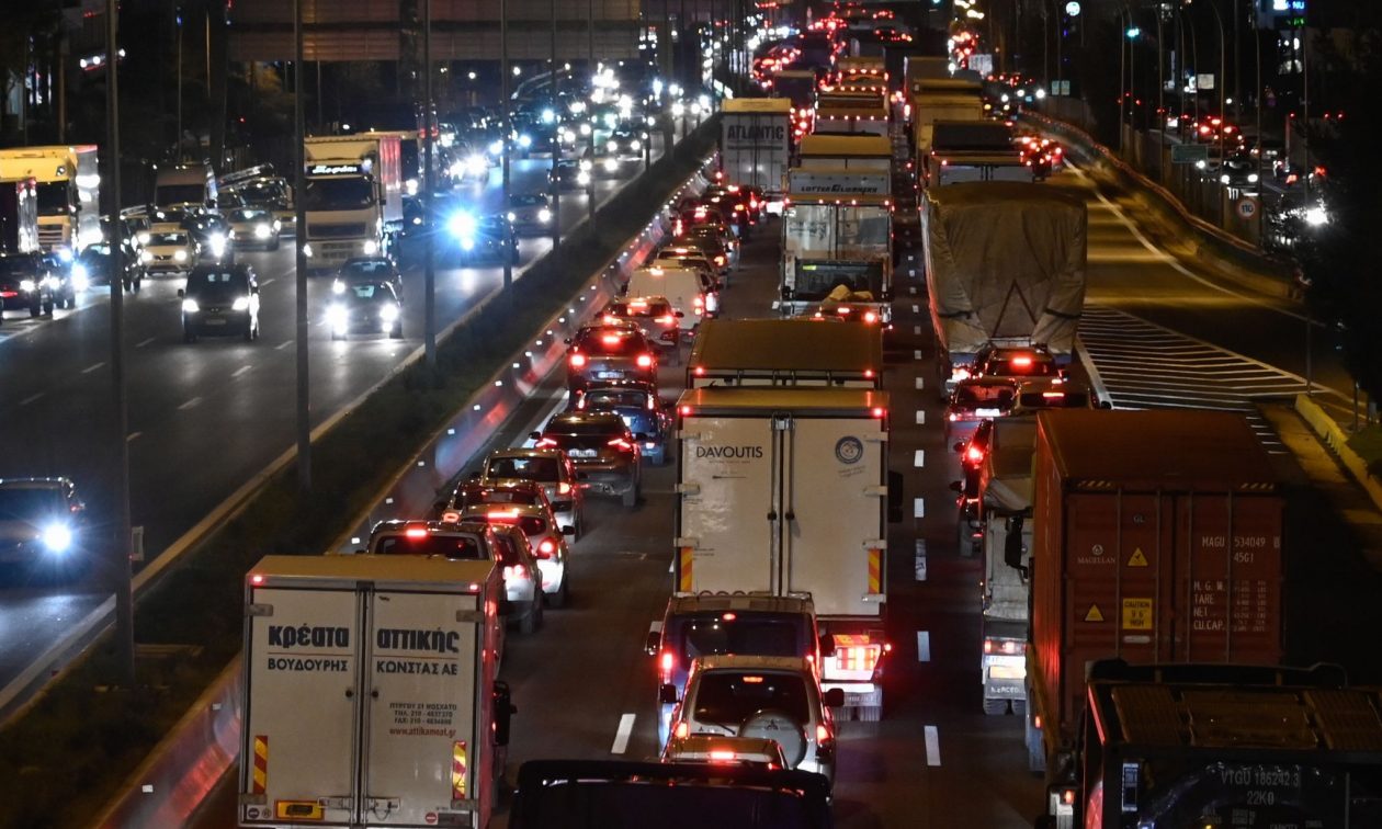 Κίνηση: Χάος στον Κηφισό – Ουρές πάνω από 10 χιλιόμετρα σχηματίζουν τα αυτοκίνητα
